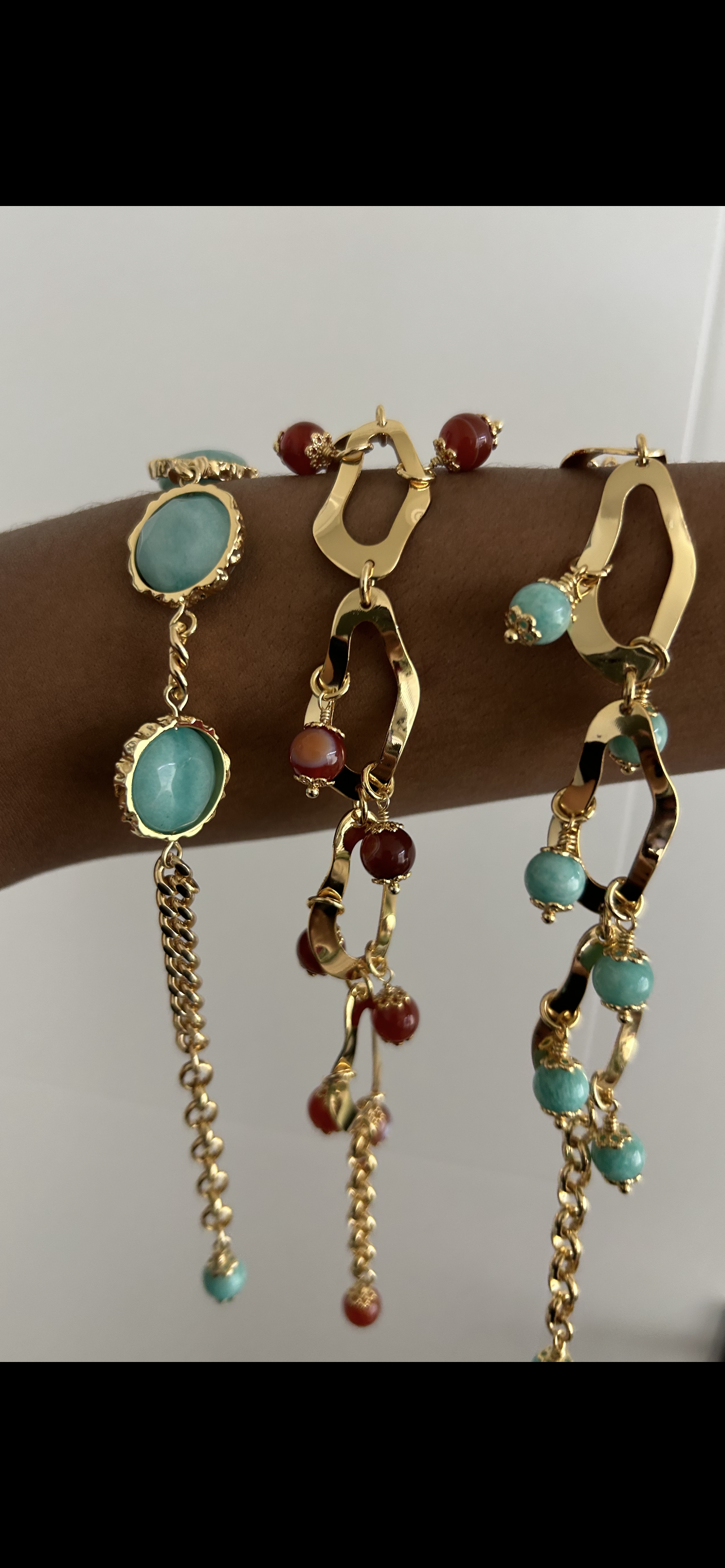 Red curve bracelet